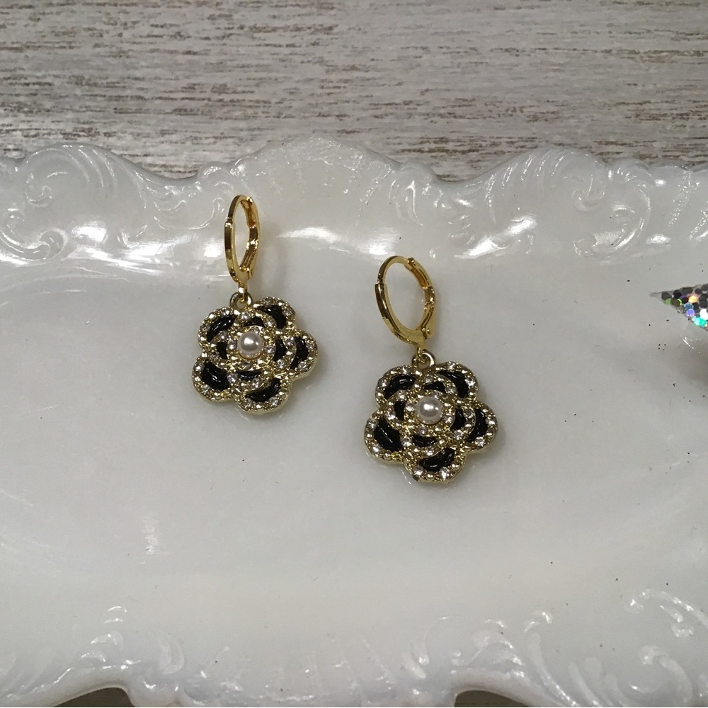 COPY - 🧊[2/$48.00]🧊 Flower Earrings